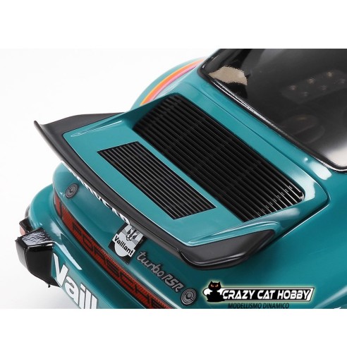 The separately molded rear spoiler gives a super-realistic finish.
